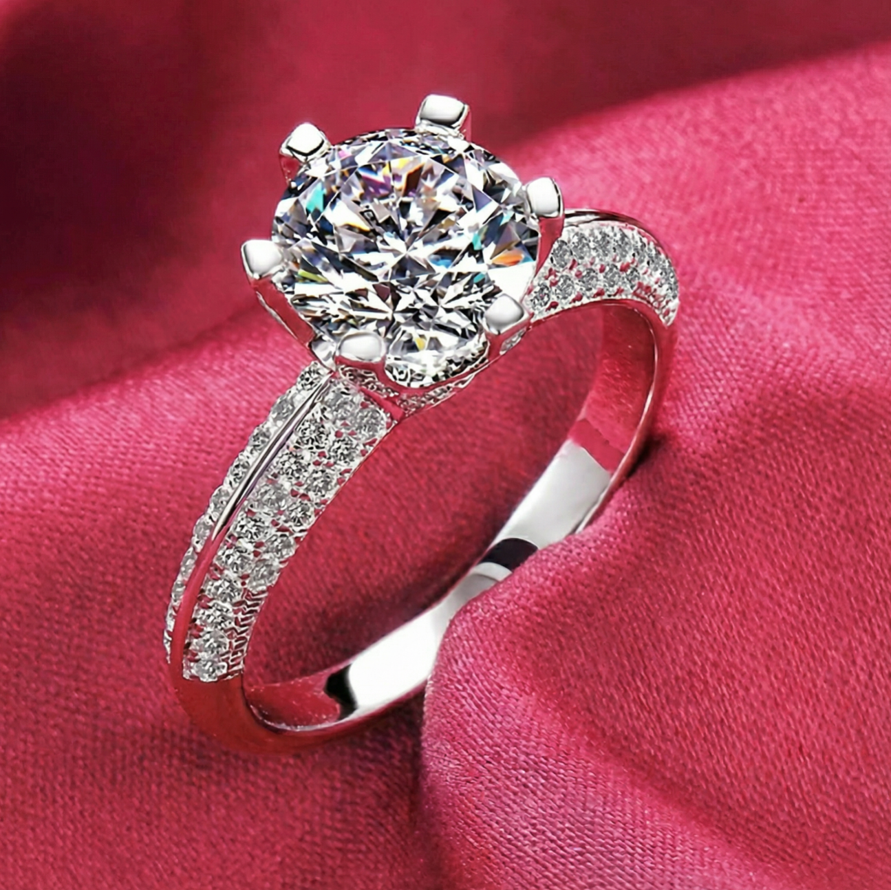 Clarisse Jewels 18K Gold Round Cut Luxury Diamond Ring